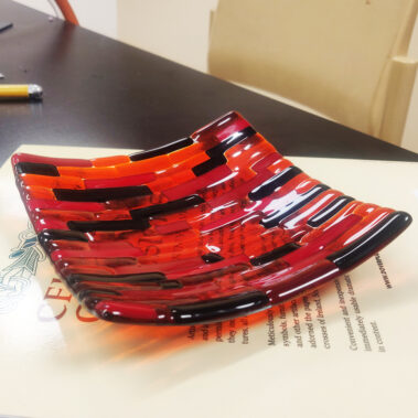 punane ja must_Qpeale