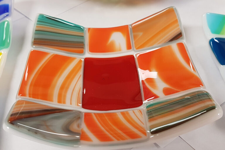 kirjust klaasist taldrik_1_Qpeale klaasist taldrik_Qpeale