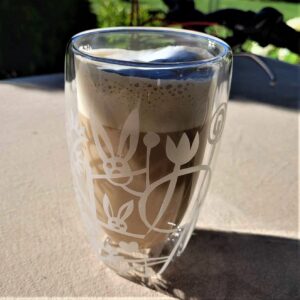 Klaasi töötuba liivsöövitus kohvitassid Qpeale klaasistuudio