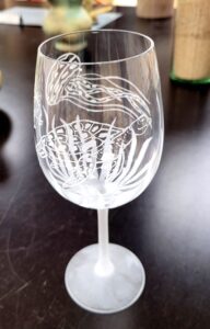 Klaasi töötuba liivsöövitus veinipokaal Qpeale klaasistuudio