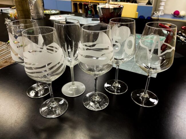Klaasistuudio Qpeale töötuba_liivsöövitusega veinipokaalid